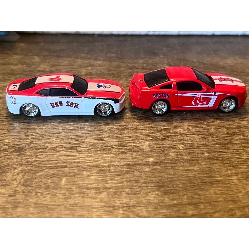 Maisto Lot Of 2 MLB American‎ League Boston Red Sox Diecast Lot Mustang + Camaro